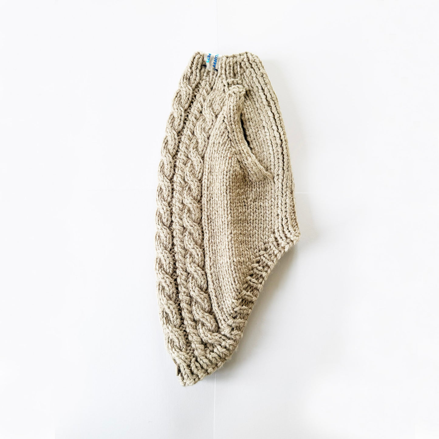 Pullover pour chien Tresse d'Hiver - Tricoté à la main avec amour